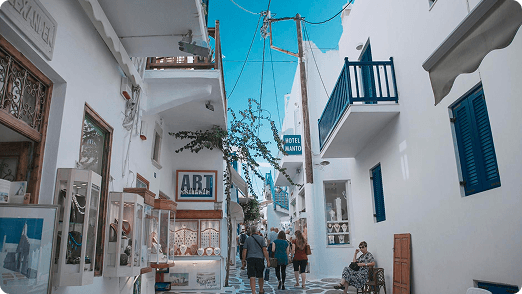 Ruelle pavée traditionnelle des Cyclades